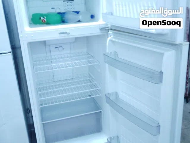 نبيع ثلاجه ونسا حجم 18 قدم بحاله ممتازه معا التوصل التشغيل والكفاله