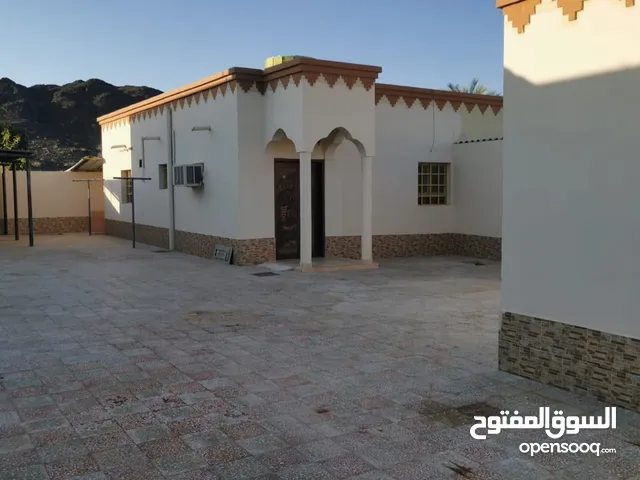 300m2 4 Bedrooms Townhouse for Sale in Muscat Halban