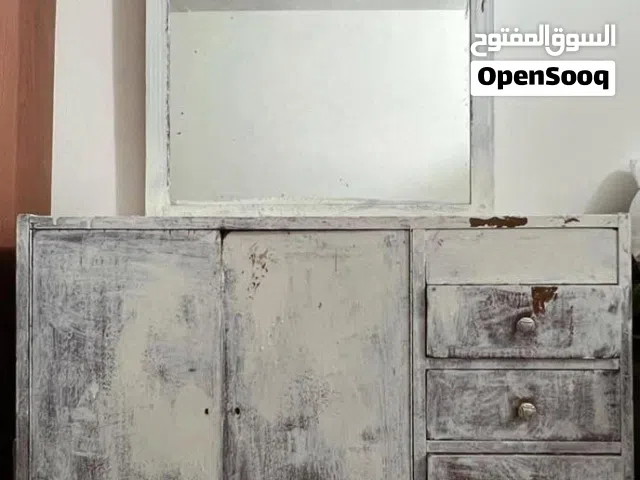ميز مرايا لغرفه النوم يحتاج صبغ فقط ا