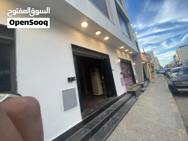 مبني متكون من 4ادوار