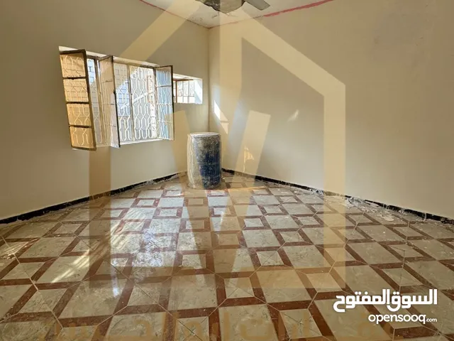 250 m2 5 Bedrooms Townhouse for Rent in Basra Manawi Lajim