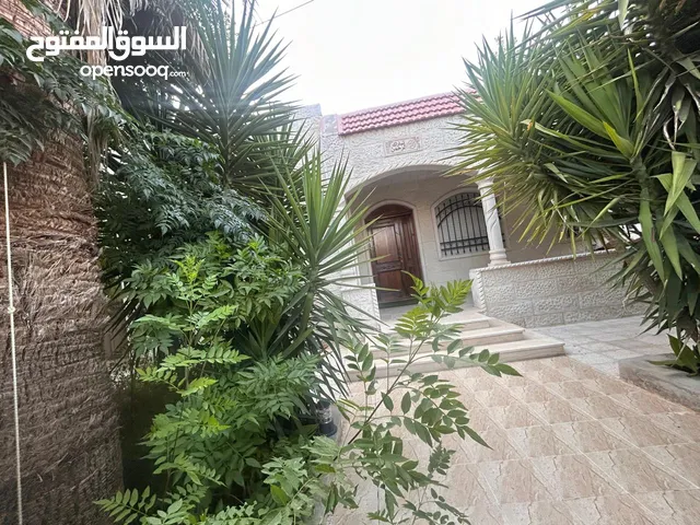 285 m2 More than 6 bedrooms Villa for Sale in Amman Al Bnayyat