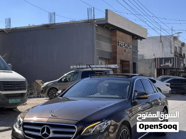 2016 مرسيدس بنز الفئة-E E 200