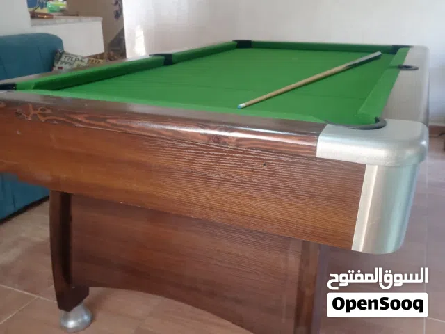 طاولة بلياردو فخمة للبيع – جودة عالية وتصميم أنيق الوصف العام:طاولة بلياردو بحالة ممتازة