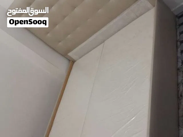 سرير متر ونص مع دوشق مستعمل نظيف