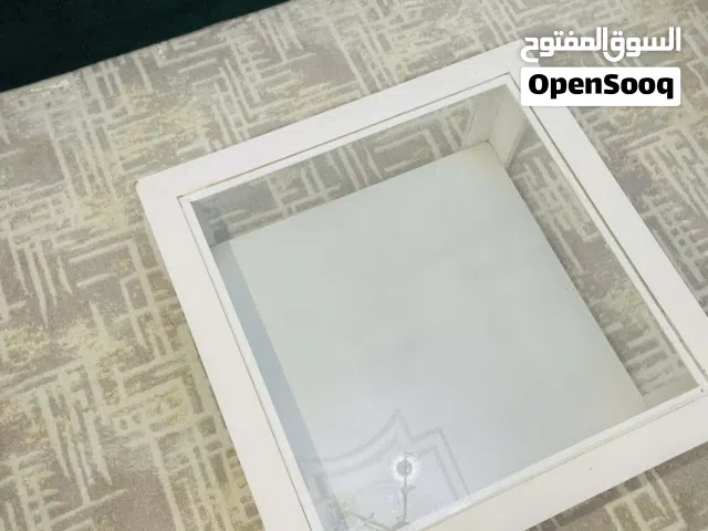 طاولة ايكيا استعمال نظيف شبه جديدة