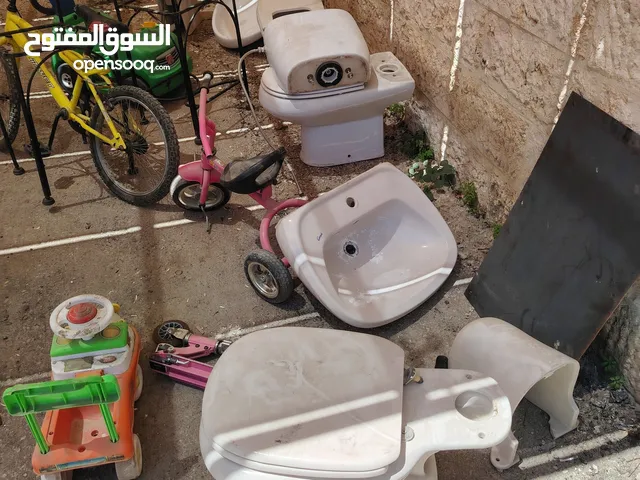 اطقم حمامات عدد 2 بحالة ممتاز