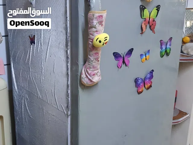 ثلاجة لون رصاصي