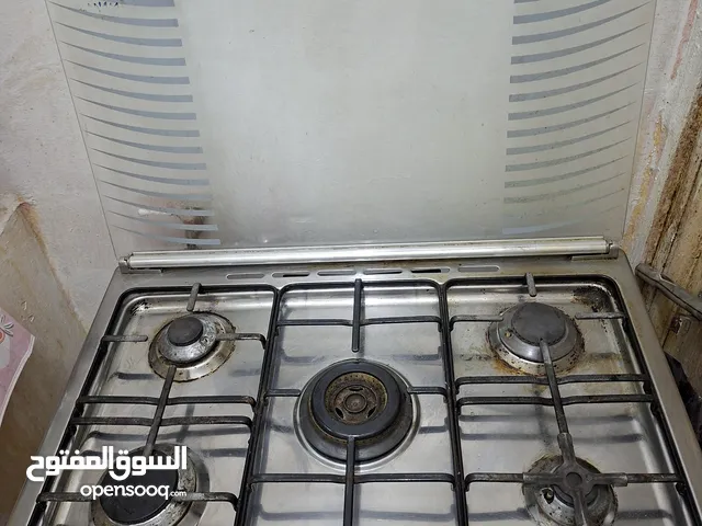 طباخ تركي اصلي ستيل مستعمل ولكن استعمال نظيف جدآ و ممتاز ستيل اصلي ضد صدى تركي 5 عيون و فرن