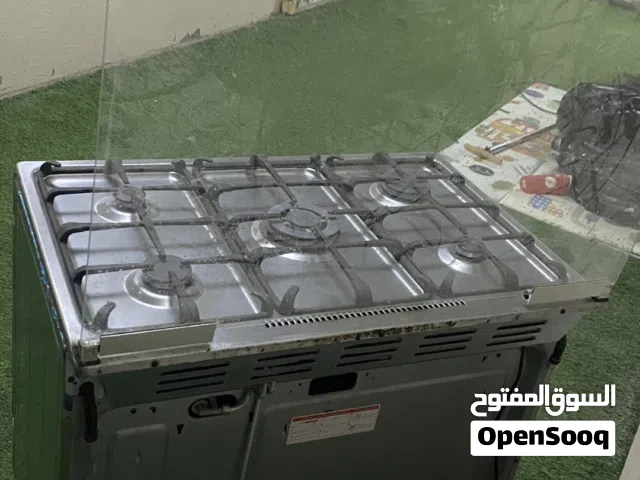 طباخه خمس عيون مع فرن نظيف جداً بسعر ممتاز