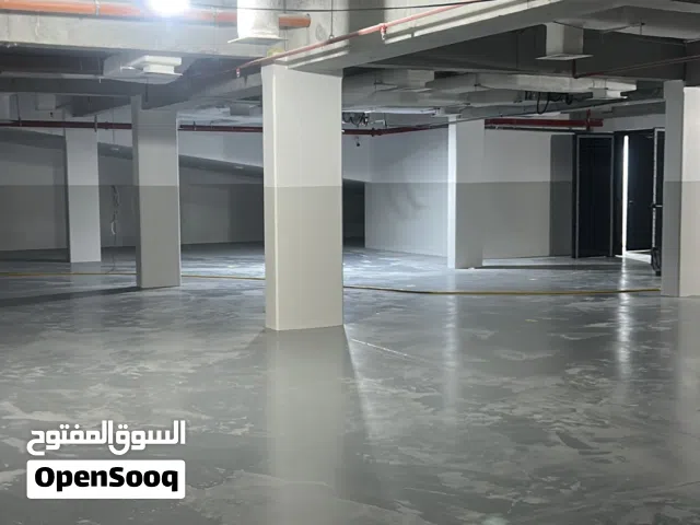 للايجار مخزن 425 متر في الري مكيف