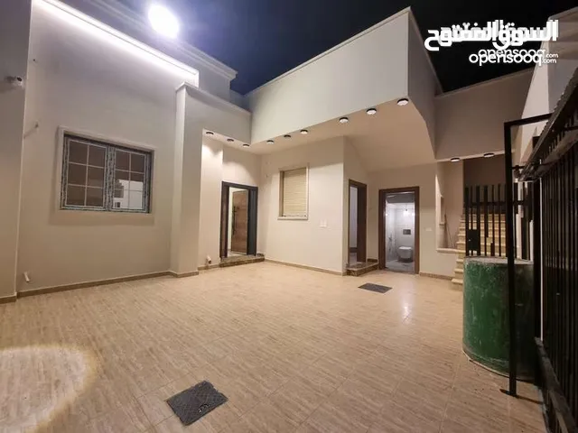160m2 4 Bedrooms Townhouse for Sale in Tripoli Ain Zara