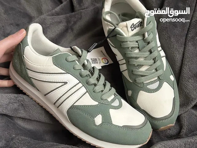 43 Sport Shoes in Amman