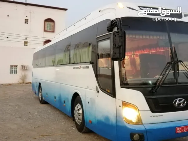 باص هيونداي سياحي موديل 2013 بابين 48 راكب للبيع فقط