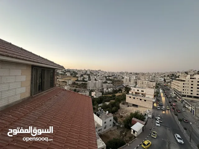 روف طبقتين بمساحة 180 متر مربع بموقع مميز  مع بئر مياه خاص بالروف واشتراك مياه وكهرباء بمدينة الخليل