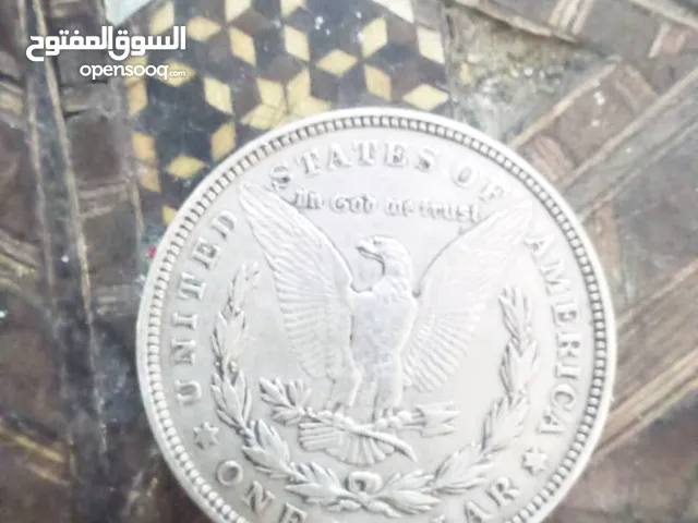 تكون دولار مورغان الفضي لعام 1921 من 90% فضة و 10% نحاس،