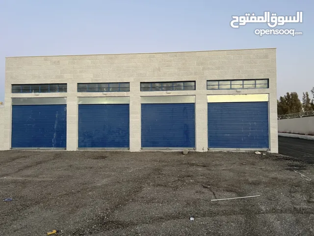 مستودعان متجاوران بمساحة إجمالية 100متر – واجهة حجر وموقع مميز في الهاشمية