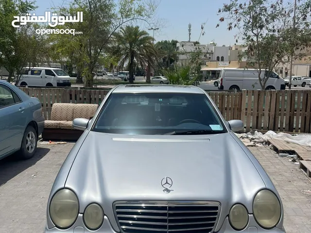 Mercedes Benz E-Class 2000 in Central Governorate