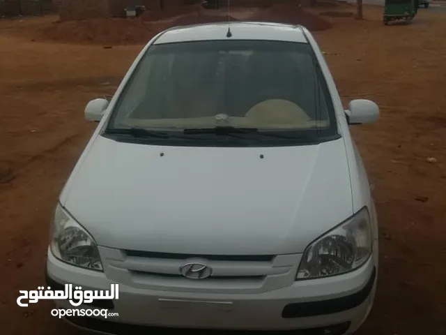 هيونداي كلك لونها ابيض 2003