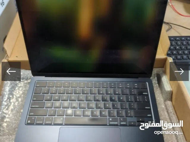 ماك بوك مستخدم فتره قصييييره  بالكرتون عرطه air بمعالج  2m