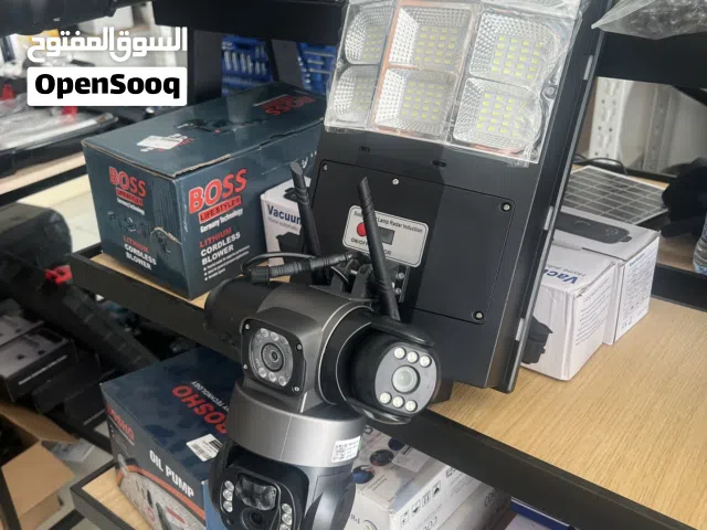 كاميرا مراقبة بالطاقة الشمسية مع كشاف