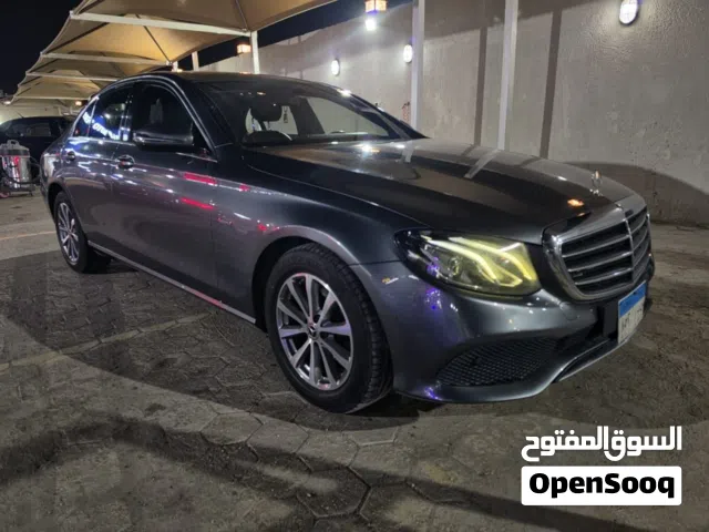 2019 مرسيدس بنز الفئة-E E 190