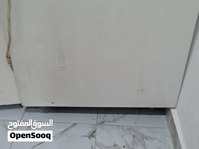 أغراض استديو للبيع قابله للتفاوض سرير بمرتبه وكبت اتنين قطعه كل قطه 6ارفف وكمود وفرايزر وطباخ البيع