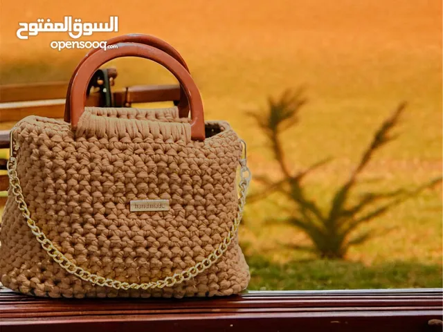 حقائب عصريه ومستدامه مصنوعه بشغل اليد بطريقه احترافيه وراقيه ونظيفه جدا من ارقى أنواع الخيوط وأفخمها