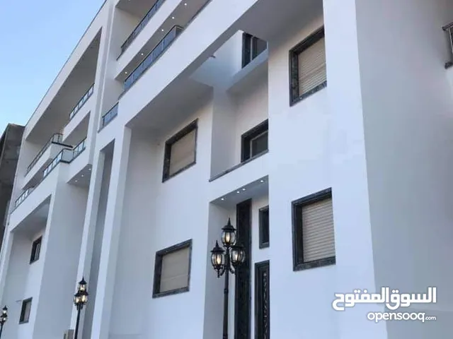 شقة راقيه جديدة للبيع في مدينة طرابلس منطقة السياحية داخل المخطط بالقرب من المعهد النفط