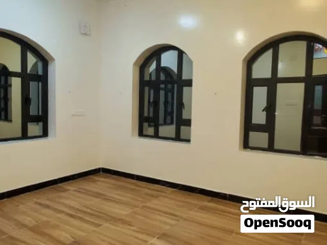 شقه صراميك لوكس ب80 في بيت بوس ثلاث غرف وحمامين ومطبخ وبلكونه