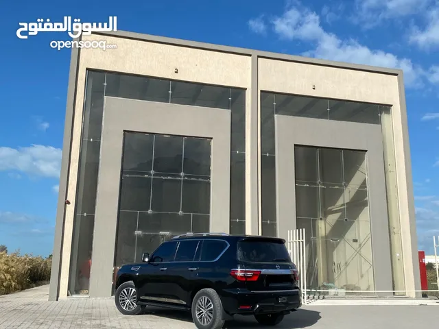 معرض تجاري للايجار في جلفار على شارع رئيسي