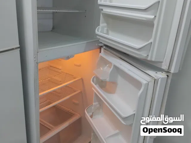 متوفر للبيع ثلاجة فريجدير أمريكي 24 قدم استعمال خفيف معا معا والكفاله