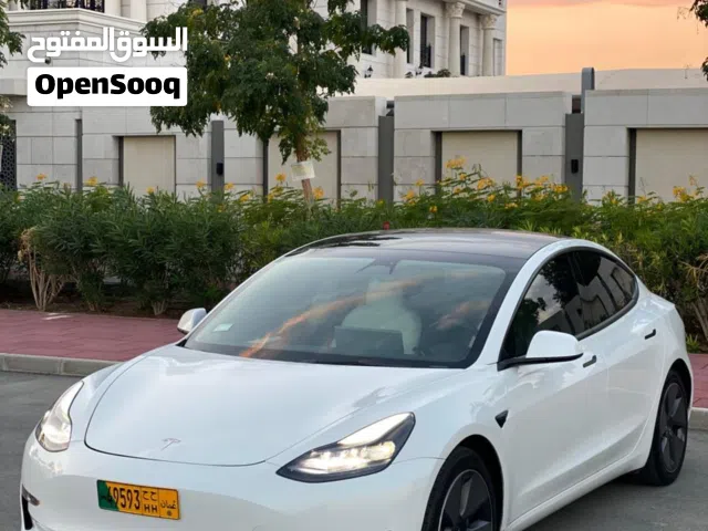 تسلا مودل3 موديل 2023 بممشى بسيط وحادث بنفر فقط