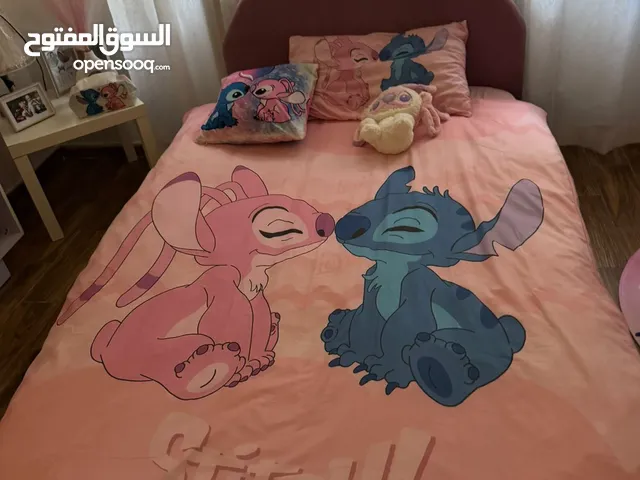 سرير للطفله بشكل ميكي ماوس بحاله ممتازه استخدم اقل من سنه مع الفرشه