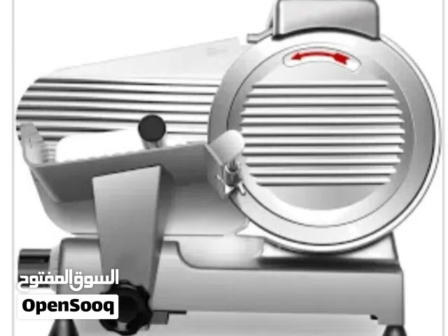 ماكينة تقطيع اللحوم الباردة بجميع انواعها بحالة جيدة جدا جدا جداً