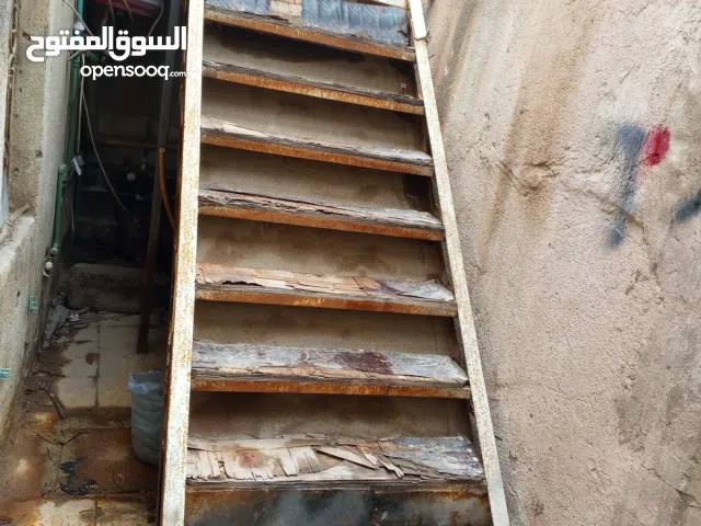 درج حديد من ثقيل 14بايه وصحن متر بمتر طوله 3,80 عرضه 90ب100وبي مجال