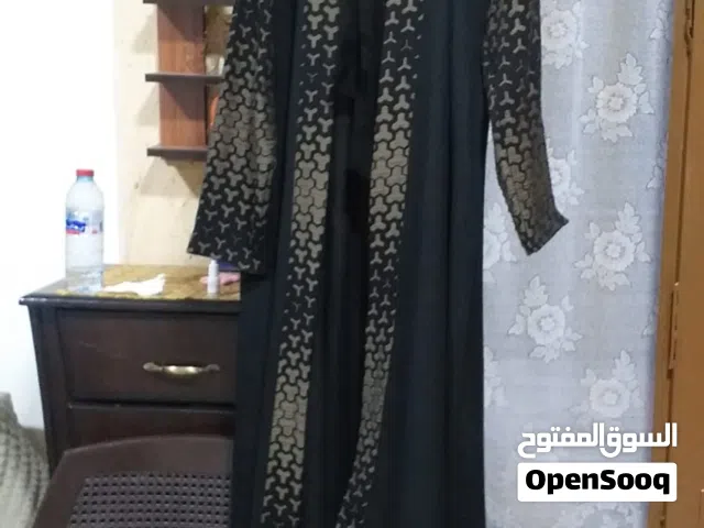 بيع مستعجل لضرورة عباية ثقيل احلى من صورجديدة  اجت هدية من سعودية سبب البيع مقاس في كندرة طبية40مقاس