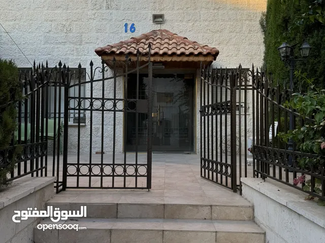 380 m2 4 Bedrooms Villa for Rent in Amman Um El Summaq