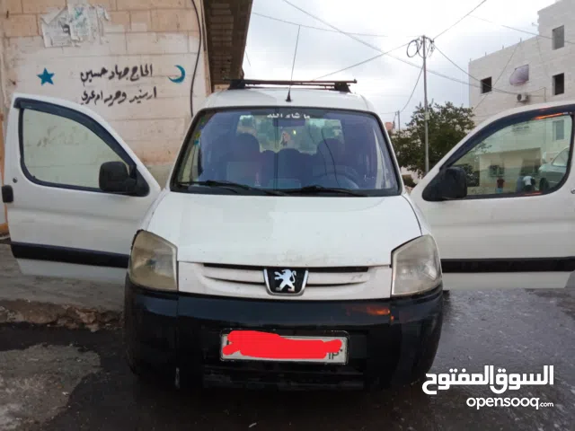 سيارة شخصية للبيع بيجو