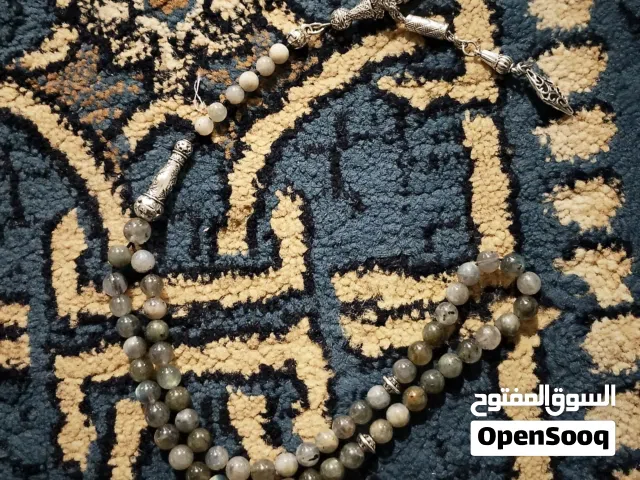 سبحة ( حجر القمر ) طبيعي . فخمة ومميزة