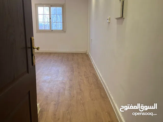 300 m2 More than 6 bedrooms Townhouse for Sale in Al Ahmadi Sabahiya