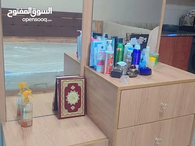 غرفة نوم نضيفة جدا بحالة ممتازة