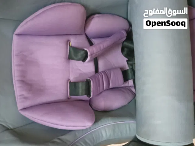 عربه اطفال للسيارة نظيفه وسليمه وعمليه جدا للاستخدام