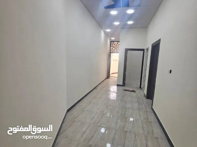شقة جديدة للايجار منطقة حي صنعاء