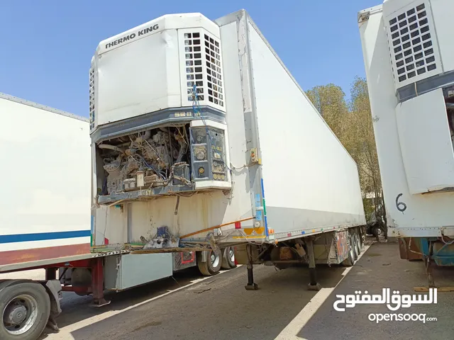 ذنبة براد للتخزين الشهري او اليومي وتريلا للنقل الداخلي