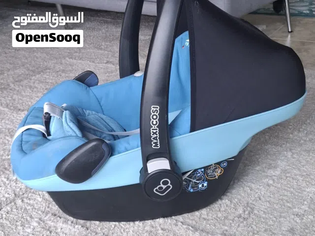 كرسي سيارة Maxi-Cosi نظيف جداً