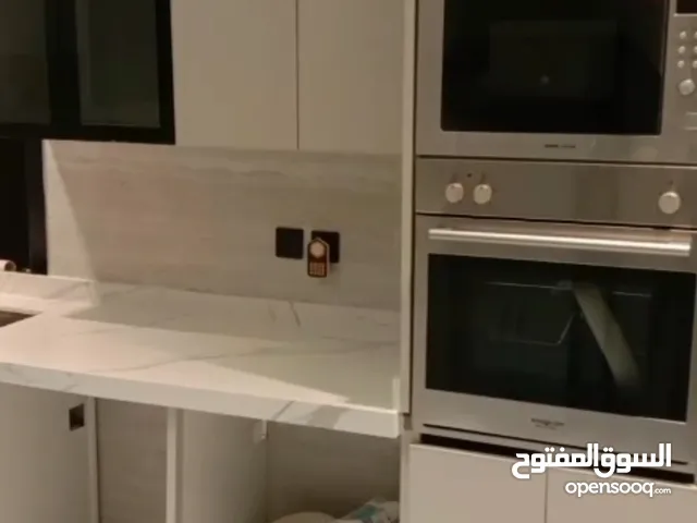 مطابخ مودرن تفصيل صاج الماني مفصلات هيدرولك ايطالي سحاب ايطالي وبلوم وصيني