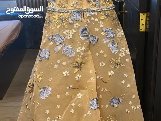 فستان اعراس و خطوبة ثقيل بحالة ممتازة للبيع