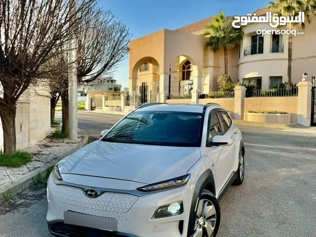 هونداي كونا  كهرباء  بالكامل لون ابيض دهان المصنع سبعة جيد  مرخصة  تقطع مسافة 500 كم بالشحنة