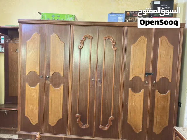 غرفة نوم كاملة بدون الفرشة خشب لاتيه 18 ثقيل قشرة بلوط للبيع المستعجل بداعي السفر..